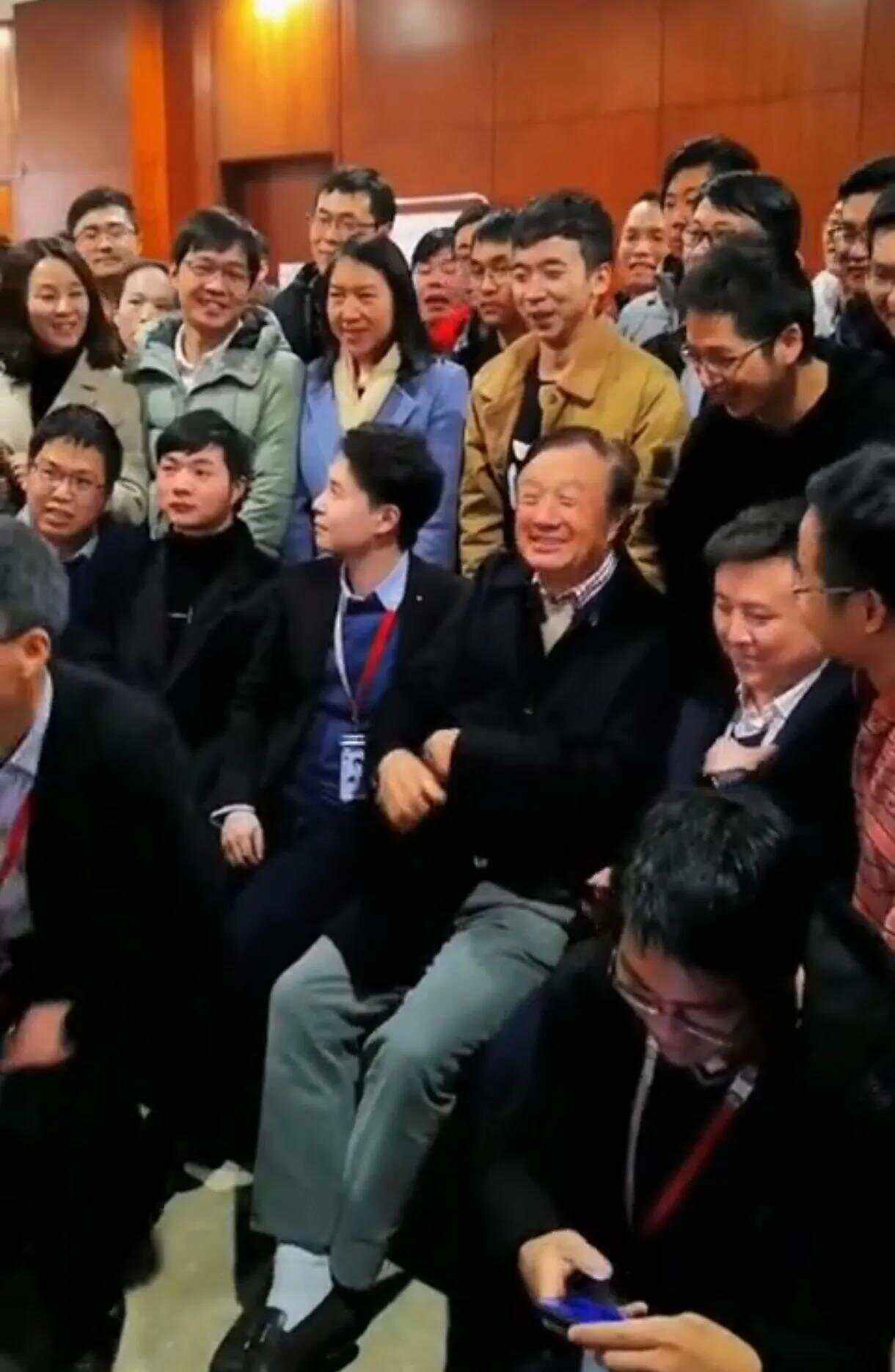 法兰克福遭遇告捷，士气大振的简单介绍