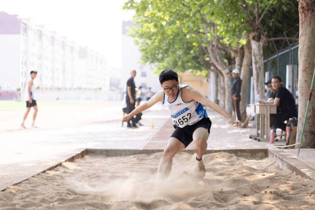 关于精彩时刻不容错过，运动员们全力以赴拼搏的信息